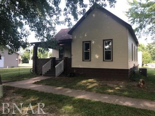 402 Isham St, Tabor, IL 61778-9532