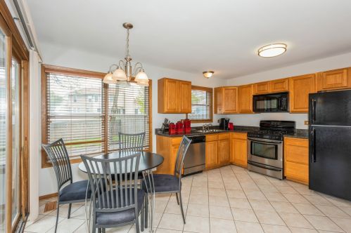 1114 Bradbury Cir, Carol Stream IL  60188-3904 exterior