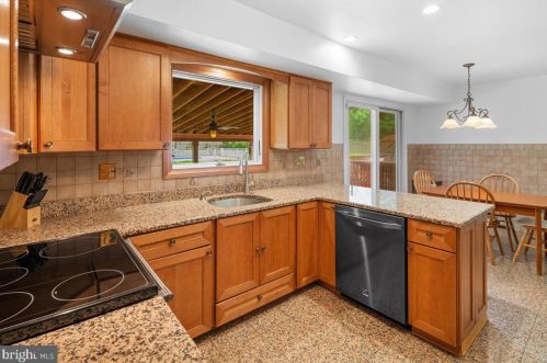 1 Teak Ln, Princeton NJ 08540-4724 exterior