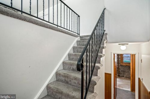 7301 Lackawanna Dr, Springfield VA  22150-4418 exterior