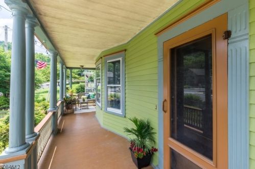 33 Main St, Califon, NJ 07830-4309