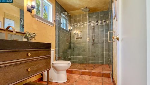 2031 Hoover Ave, Concord CA  94523-4621 exterior