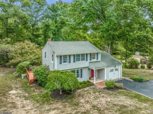 22 Hadlar Dr, Lebanon, NJ 08833-4343