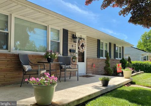 9 Sycamore Ave, Somerdale, NJ 08083-1241