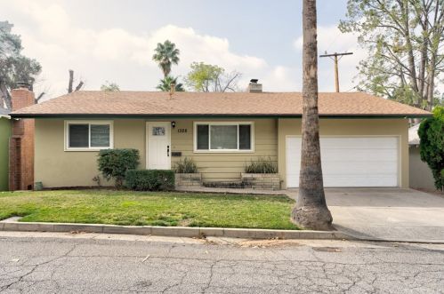 1328 La Loma Dr, Redlands, CA 92373-6944
