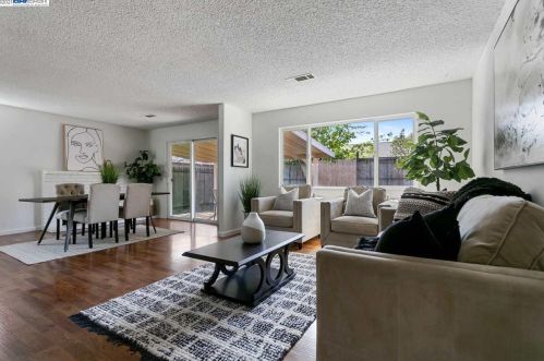 202 Albany Ave, Vacaville, CA 95687-5704