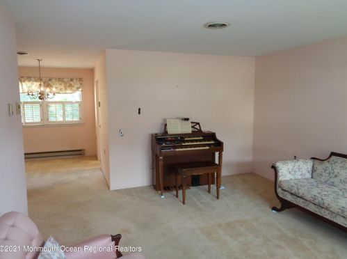 6 Caribou Dr, Lakehurst, NJ 08759-2305