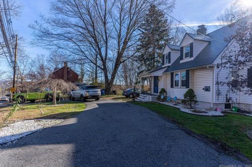 7 Cheshire Rd, Wallingford CT  06492-3023 exterior