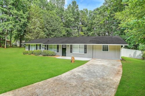 911 Dawn Ct, Conyers GA  30094-2712 exterior