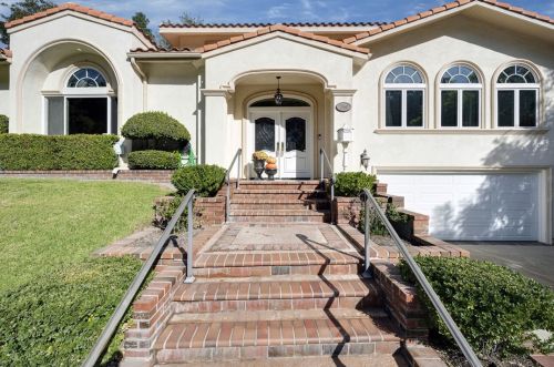1360 Greenbriar Rd, Glendale CA  91207-1254 exterior