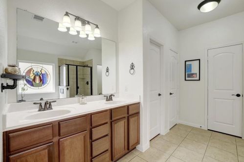 1265 Twin Estates Dr, Uhland TX 78640 exterior