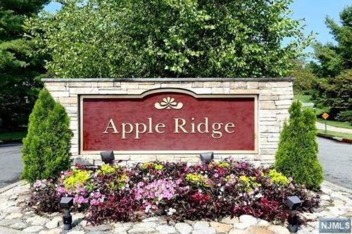 56 Fisher Rd, Mahwah, NJ 07430-1584