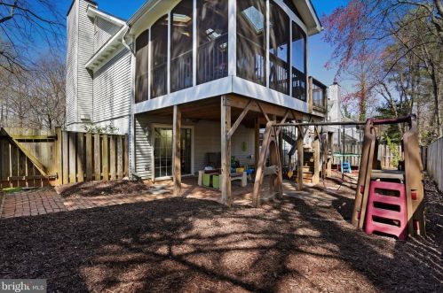 10121 Schoolhouse Woods Ct, Springfield VA  22015-2725 exterior