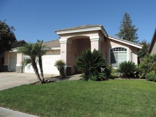 7239 Michael Ave, Fresno, CA 93722-2761