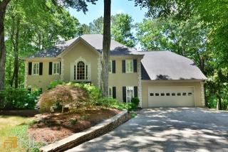 3373 Lake Crest Ln, Roswell, GA 30075-5220