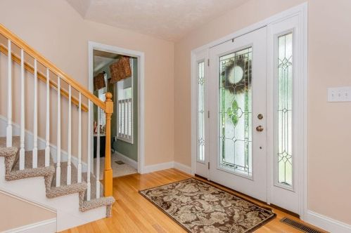 78 Hickory Ln, Somersworth, NH 03878-1123