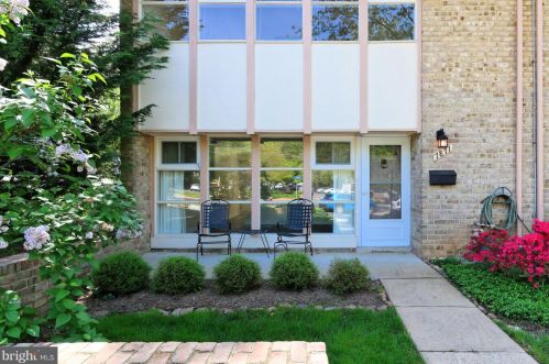 7871 Patriot Dr, Annandale, VA 22003-4874