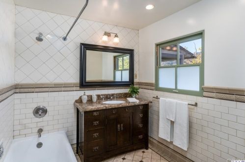 1932 Montecito Dr, Glendale CA  91208-1822 exterior