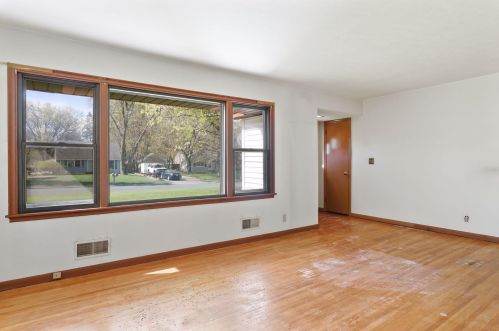 2133 Blomquist Ave, Saint Paul MN  55110-4701 exterior