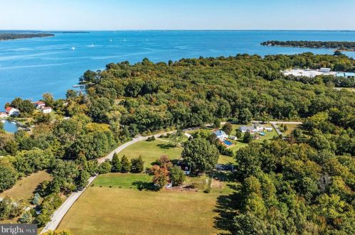 6482 Shady Side Rd, Shady Side MD 20764-9715 exterior