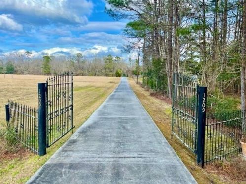 1209 Burr Hill Rd, Cottageville, SC 29435-5117
