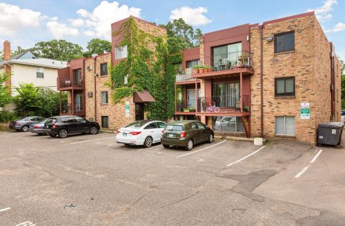 520 Ridgewood Ave, Minneapolis MN  55403-3539 exterior