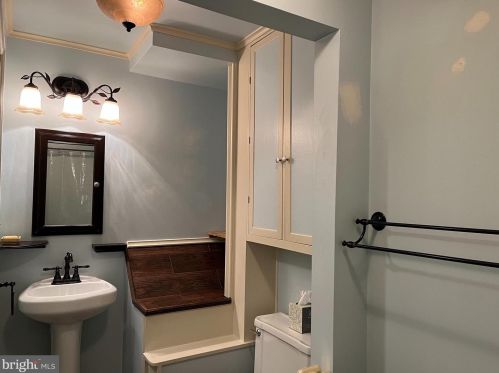 56 Mandl St, Trenton NJ  08619-3604 exterior