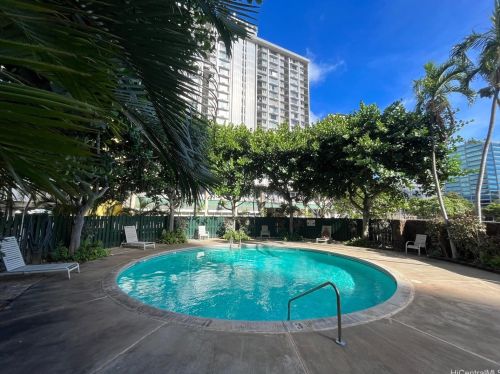 750 Amana St, Honolulu HI  96814-5025 exterior