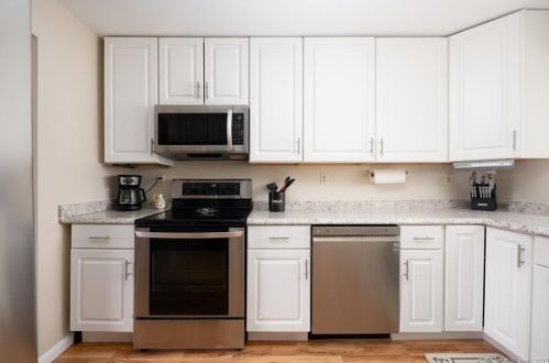 42 Mckenna Dr, Middletown, CT 06457-4013