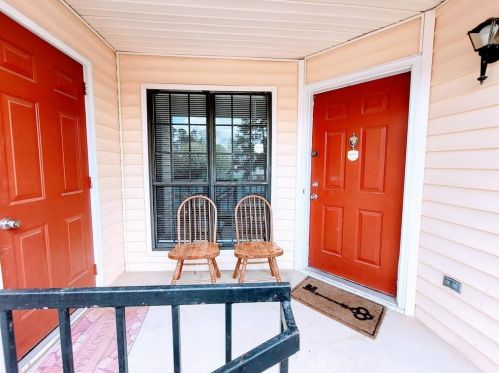 557 Windchase Ln, Stone Mountain, GA 30083-6322