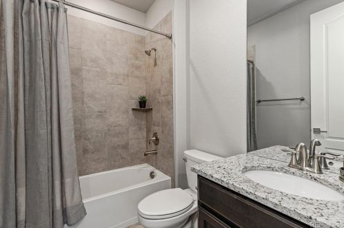 27938 Clifton Pl, Denver CO  80016 exterior