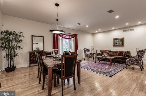 8 Tomlyn Dr, Princeton NJ  08540-4316 exterior