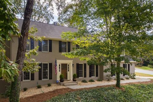 400 Bellflower Ct, Roswell, GA 30076-3368