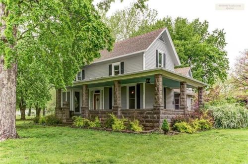 725 4th Ave, Garnett, KS 66032-2631