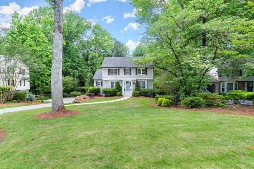1487 Bank Dr, Marietta, GA 30068-1804