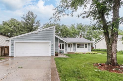 133 Surrey Dr, Hanover Park, IL 60108-1933