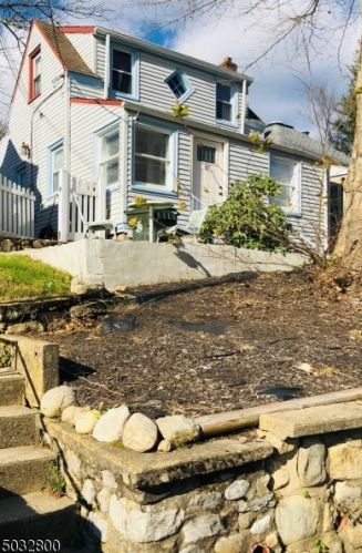 11 Lakeview Ave, Mount Olive, NJ 07828-1504