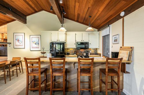 705 Conifer, Truckee CA  96161-3924 exterior