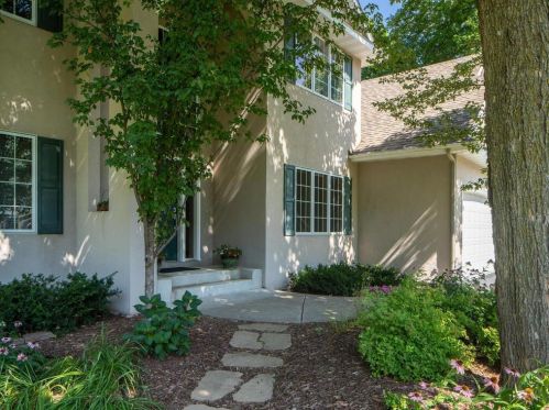 2890 Forest Rdg, Chaska, MN 55318-1112