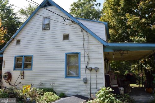 64 Myers Trl, Berkeley Springs, WV 25411-7290
