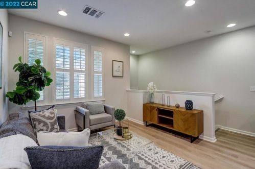 1213 Trailside Cir, Concord, CA 94518-2184