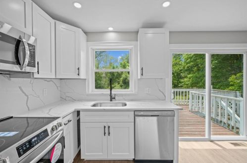 8 Clay St, Hopkinton RI  02804-1602 exterior