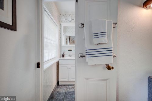 420 Allens Ln, Philadelphia PA 19119-3310 exterior