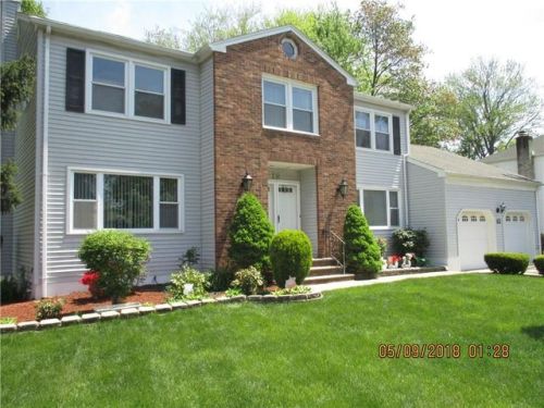 12 West Dr, Edison, NJ 08820-1755