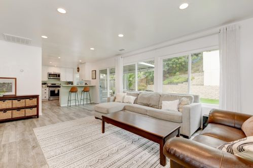 926 Woodlake Dr, Cardiff By The Sea, CA 92007-1025