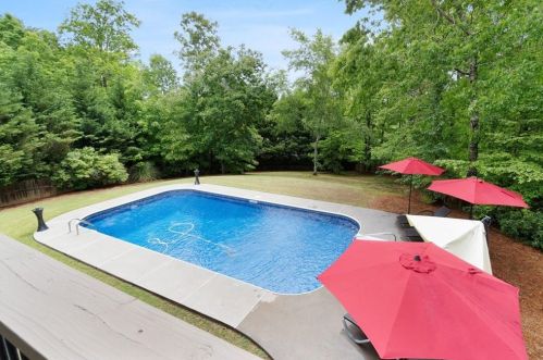 146 Copper Hills Dr, Holly Springs, GA 30114-8512
