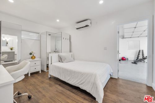 6222 Altura Ave, Glendale CA  91214-2325 exterior