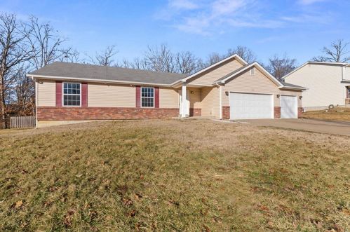 170 Village Circle Dr, Winfield, MO 63389-2050
