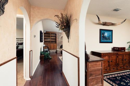 6504 Victoria Ave, Fort Worth TX  76180-8048 exterior