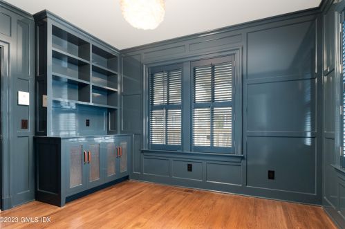 14 Grigg St, Greenwich CT  06830-6521 exterior